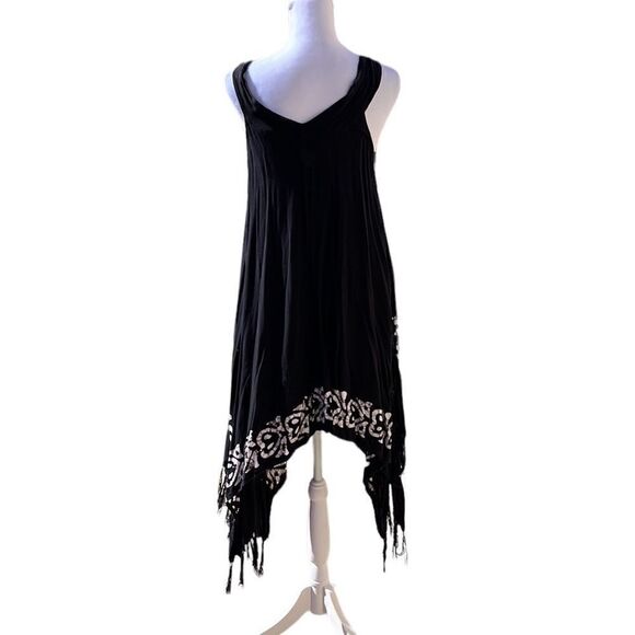 Riviera Sun sz M blk&wht batik w/ fringe & a crazy cute hem GUC - Picture 2 of 10